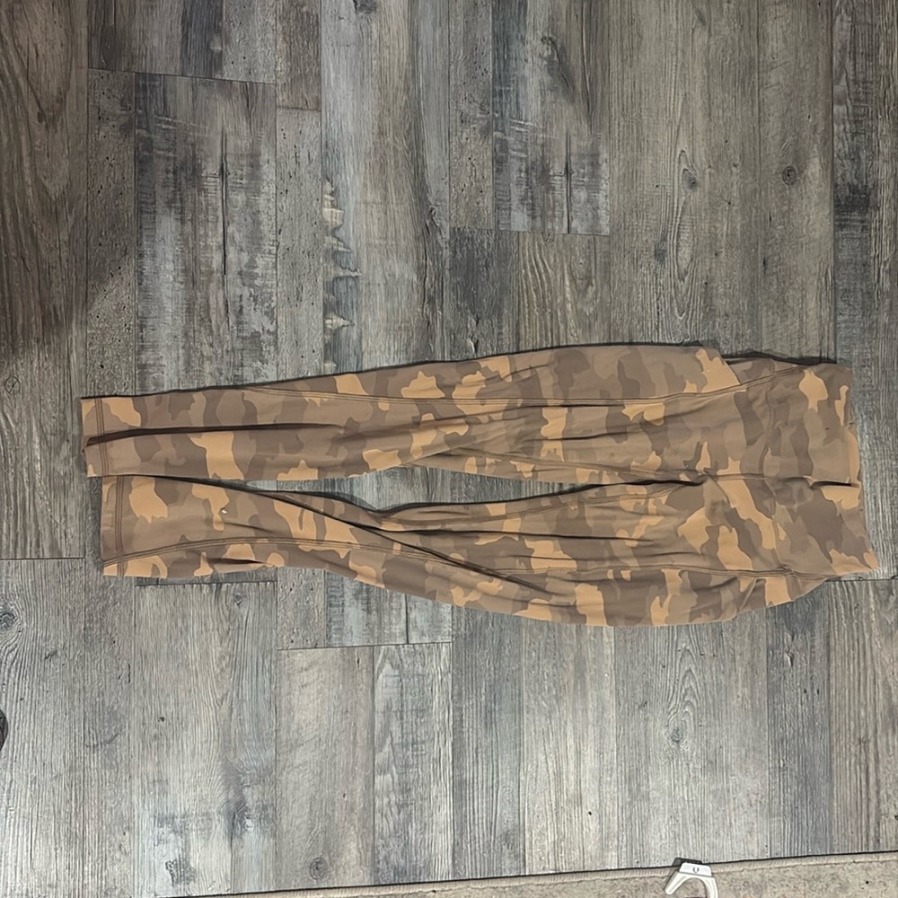 Lululemon leggings camo